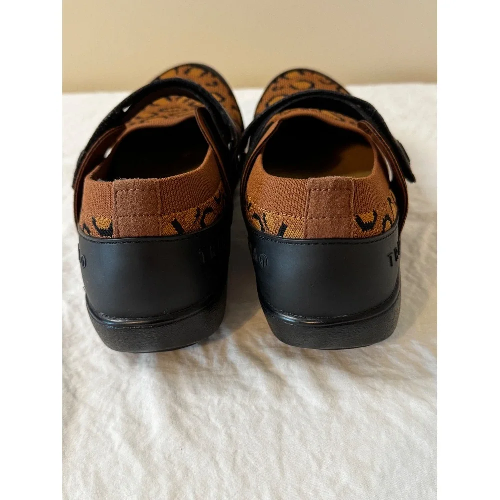 TRAQ by Alegria Qut-5210 Mary Jane Leopard Print Sneakers Brown Black Womens 37